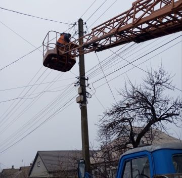 Коммунальные службы проводят работы на территории города