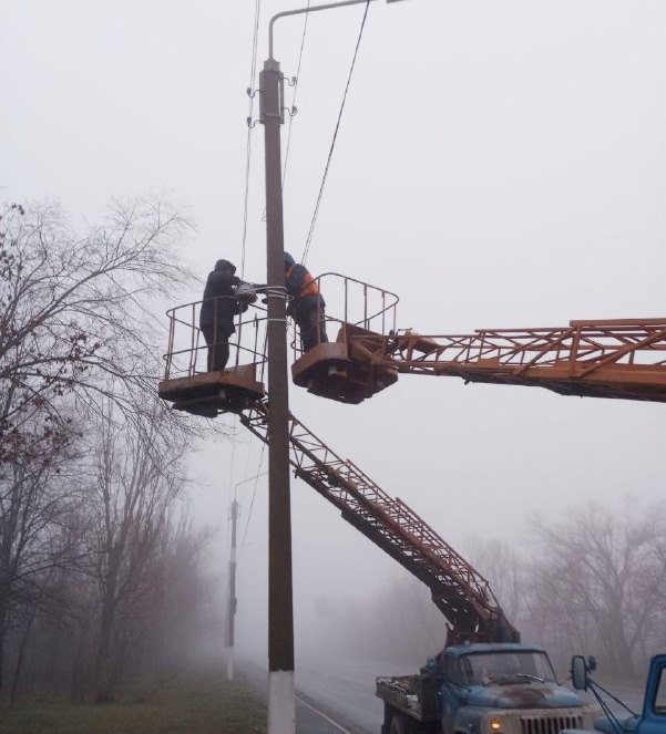 Коммунальные службы проводят работы на территории города