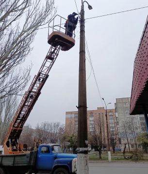 Коммунальные службы проводят работы на территории города