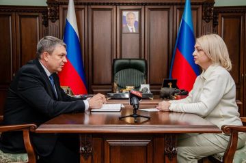 Министр здравоохранения ЛНР Наталия Пащенко на совещании с Главой ЛНР Леонидом Пасечником рассказала о решении вопроса очередей в поликлинике, озвученного в ходе прямой линии