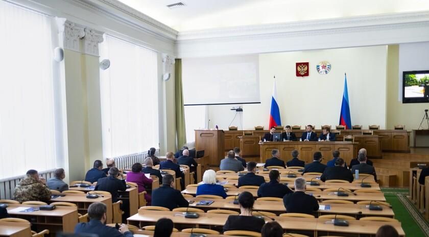 Комитет Народного Совета ЛНР по законодательству, государственному строительству, местному самоуправлению, регламентным вопросам и депутатской этике рассмотрел 216 вопросов на 35 заседаниях с начала года