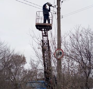 Коммунальные службы проводят работы на территории города