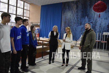 Сенатор Совета Федерации Федерального Собрания РФ от ЛНР Дарья Лантратова побывала с рабочим визитом в Алчевске