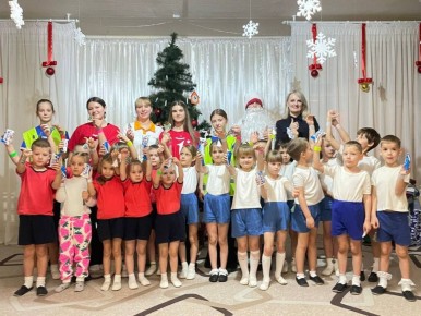 Святой Николай, ЮИД и ПДД. В Алчевске праздник Святого Николая для воспитанников детского сада № 19 «Чайка» стал не только волшебным, но и очень полезным