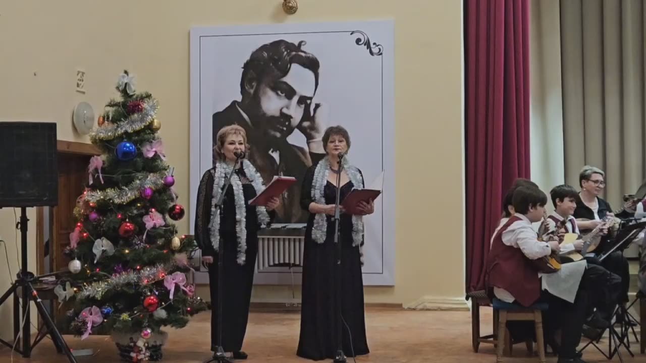 Светлана Гребенькова: По доброй традиции в конце года в Алчевской детской музыкальной школе №1 имени Ивана Алчевского проходят Рождественские встречи