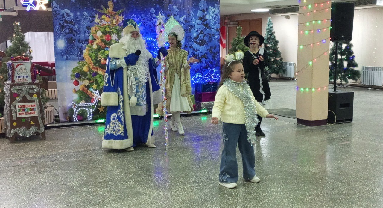 В Алчевске состоялось открытие Резиденции Деда Мороза