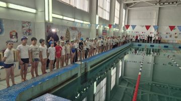 В Алчевске состоялось физкультурно-развлекательное мероприятие «Новогодние старты на воде»