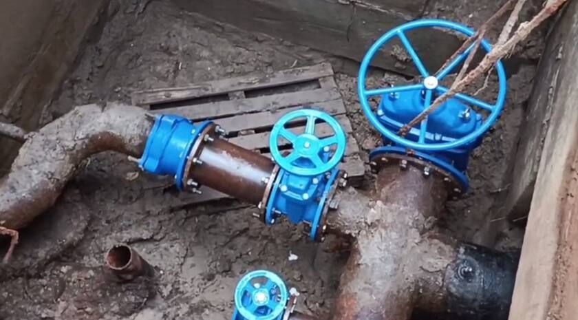 Лугансквода 3 января приостановит подачу воды в Славяносебском, Перевальском районах и сократит водоснабжение Алчевска, Брянки и Стаханова в связи с ремонтом магистральных водоводов
