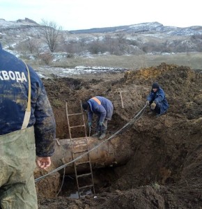 В новогодние праздники Специалисты Алчевского управления завершили аварийно-ремонтные работы на магистральном водоводе, диаметром 1200 и 1000 мм
