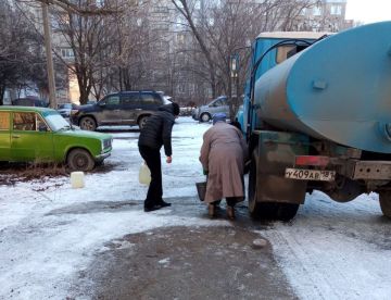 Продолжается подвоз воды населению города