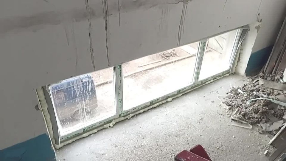 Специалисты региона-шефа продолжают ремонтно-восстановительные работы в жилом доме по ул. Гмыри, пострадавшем от взрыва 13 октября 2025 года