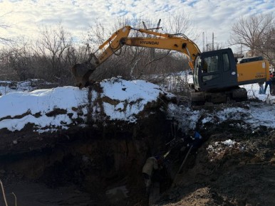 Андрей Губарев: Специалисты Алчевского управления Луганскводы проводят работы по устранению повреждений на двух магистральных водоводах