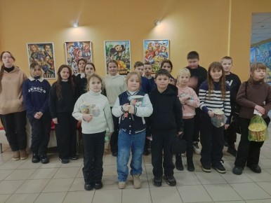 Учащиеся ГБОУ ЛНР «АСШ №7» приняли участие в социальной акции «В кино всем классом» - посетили кинотеатр «Русь» и посмотрели семейный художественный фильм «Простоквашино»