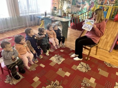 Сегодня воспитанники ГБДОУ ЛНР № 32 "Черёмуха" отмечают Всемирный день кормления птиц, чтобы привлечь внимание к помощи, в которой нуждаются пернатые в это суровое время года