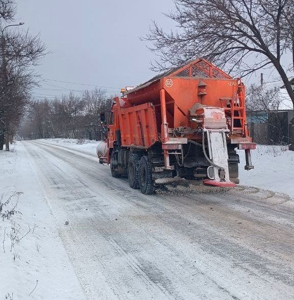 9 февраля специалисты МУП «Служба дорожного хозяйства и благоустройства города Алчевска ЛНР» ведут работы по расчистке и обработке противогололедными материалами проезжих частей, перекрестков, тротуаров, остановок...