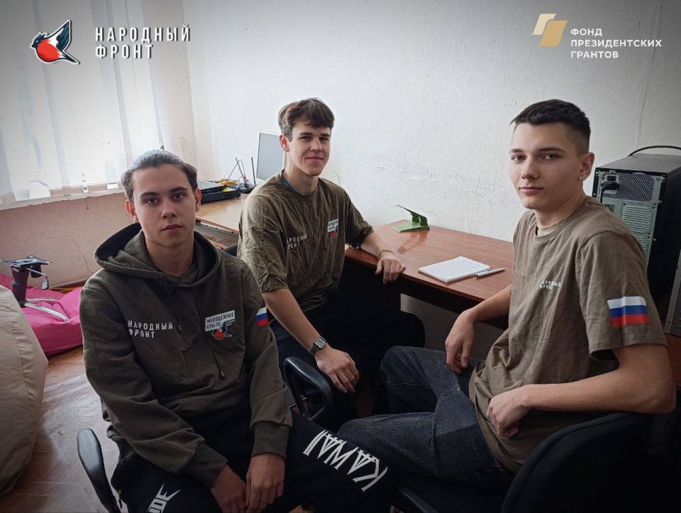 Молодёжка НФ из Алчевска провела командное мини-собрание активистов, на котором ребята обсудили рабочие моменты, которые предстоит реализовать в ближайшее время