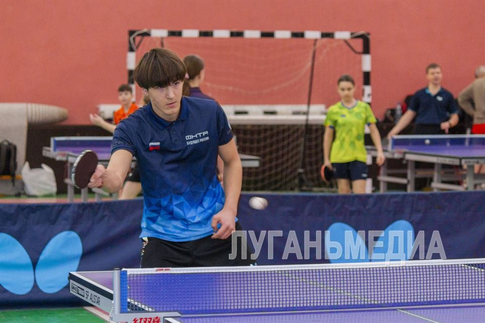 В спортивном зале ЛУВК «Интелект» стартовал чемпионат ЛНР по настольному теннису