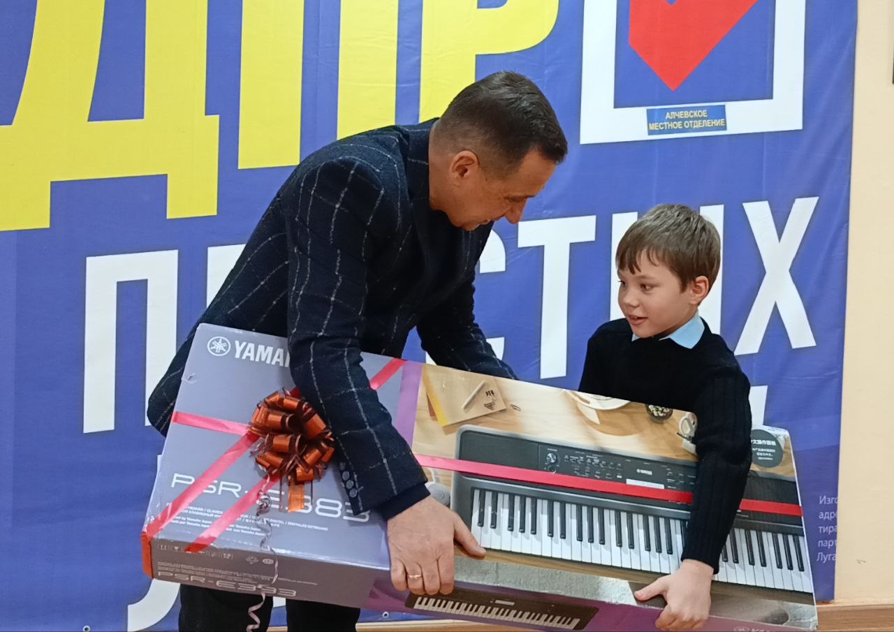 С ШАРИКА НА ЁЛКЕ — К КЛАВИШАМ МЕЧТЫ