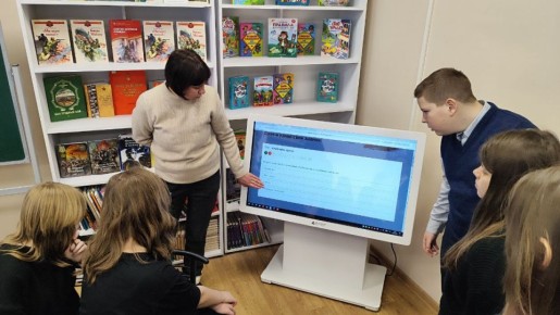 «Русской речи государь». 19 февраля в детском отделе модельной библиотеки #БИБЛИОПРОСПЕКТ города Алчевска для учащихся ГБОУ ЛНР «Алчевская социальноэкономическая гимназия» состоялся информационный час «Русской речи...