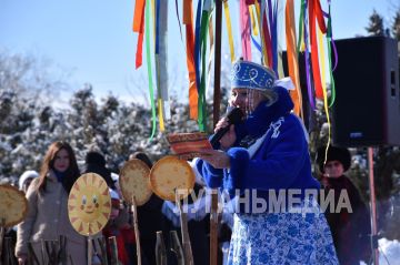 Народные гуляния «Масленичные забавы» состоялись на центральной площади Алчевска