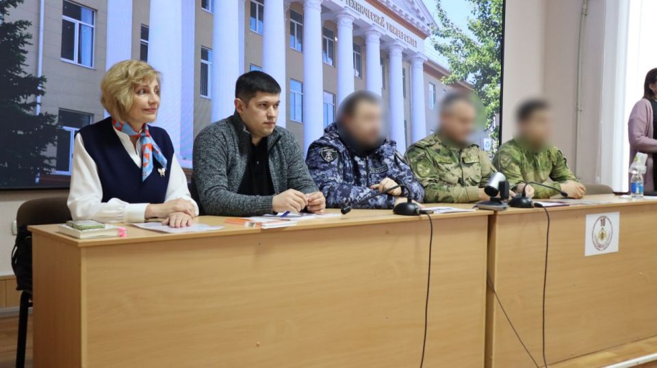 В Донбасском государственном техническом университете состоялся круглый стол с участием представителей Росгвардии