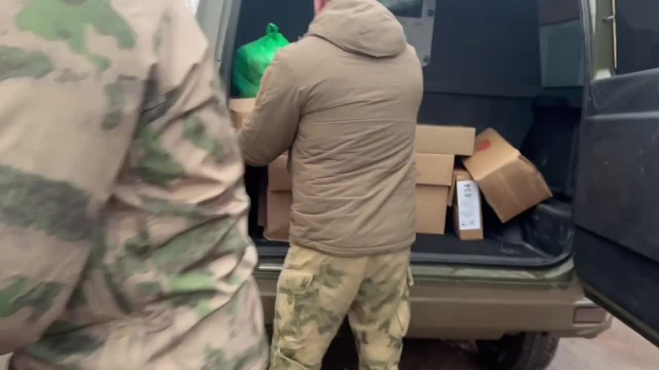 Представители Росгвардии СОБР-2С, активистки Алчевского местного отделения Союза женщин России, совместно с отделом молодежной политики Администрации города Алчевска посетили Филиал №1 ГУ ЛНР «Республиканский...