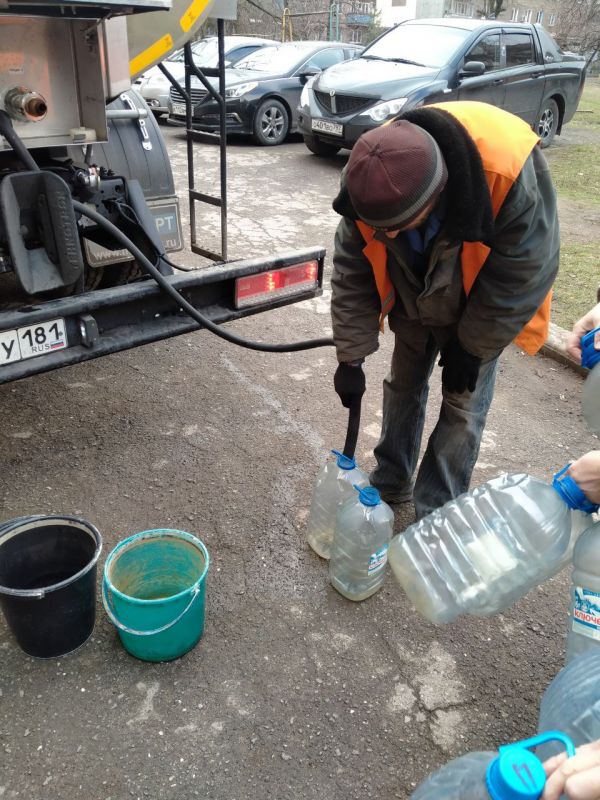 Проводится подвоз воды населению города