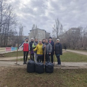 Сегодня 83 работника образовательных учреждений потрудились на субботнике!