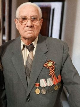 В Алчевске поздравили с 94-летием ветерана труда, труженика тыла в годы Великой Отечественной войны Анатолия Петровича Лещенко