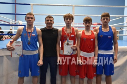 Алчевские боксеры стали призерами межрегиональных соревнований в Ростовской области