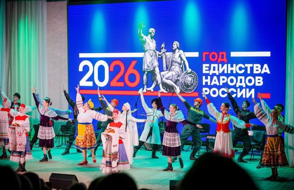 Леонид Пасечник: Сегодня поздравляем с профессиональным праздником всех, кто своим трудом приумножает и бережно сохраняет культурное наследие нашей страны