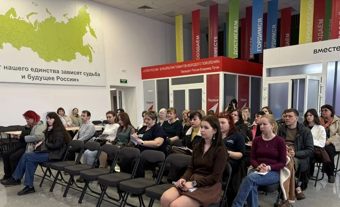 На базе молодежного центра «ПРОдвижение» по инициативе Администрации Главы ЛНР прошел семинар для развития компетенций сотрудников подведомственных учреждений органов исполнительной власти и органов местного самоуправления