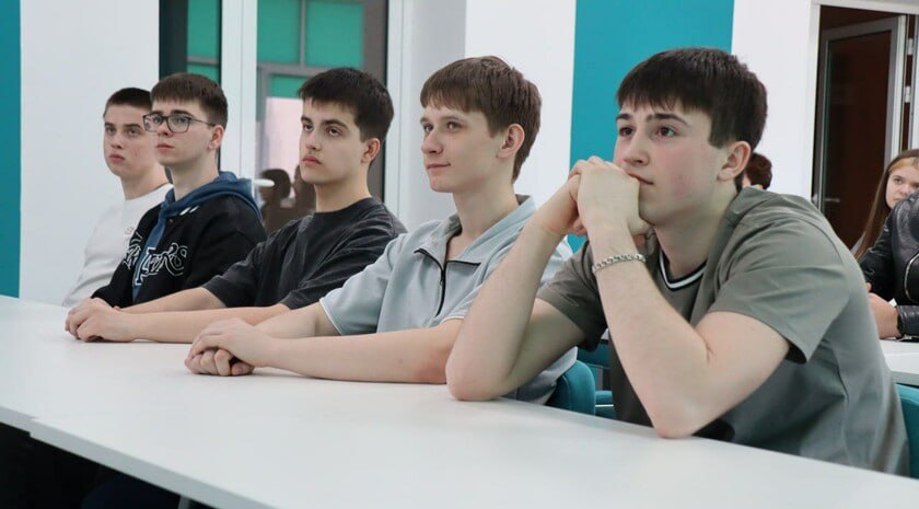 Отделение «Движения первых» в ЛНР занимается организацией приезда школьников из других субъектов РФ в Донбасский государственный технический университет (ДонГТУ)