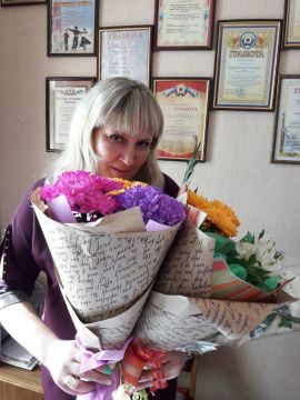 Поздравляем с юбилеем!. Сегодня свой юбилей отмечает заведующий ГБДОУ ЛНР № 6 «Ландыш» Марина Александровна Мрачковская! Уважаемая Марина Александровна!