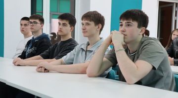 Отделение «Движения первых» в ЛНР занимается организацией приезда школьников из других субъектов РФ в Донбасский государственный технический университет (ДонГТУ)