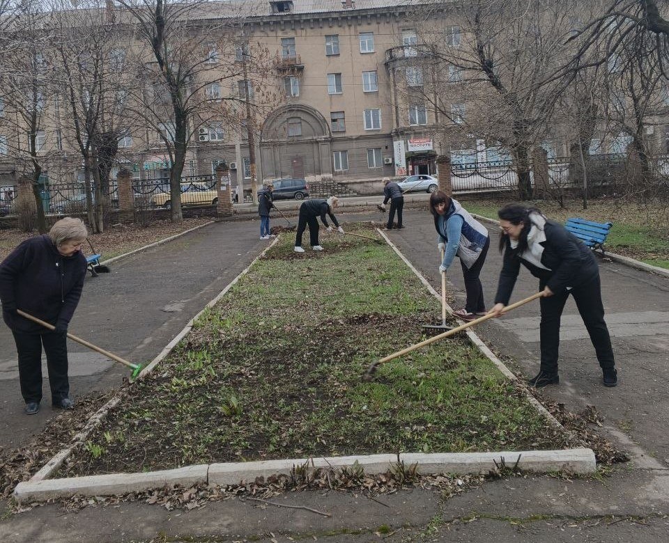 Коллективы учреждений культуры приняли участие в субботнике