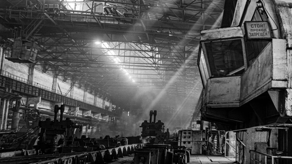 60 лет назад на Алчевском металлургическом комбинате был введён в эксплуатацию сортопрокатный цех - производство, которое и сегодня остаётся важной частью металлургии Республики