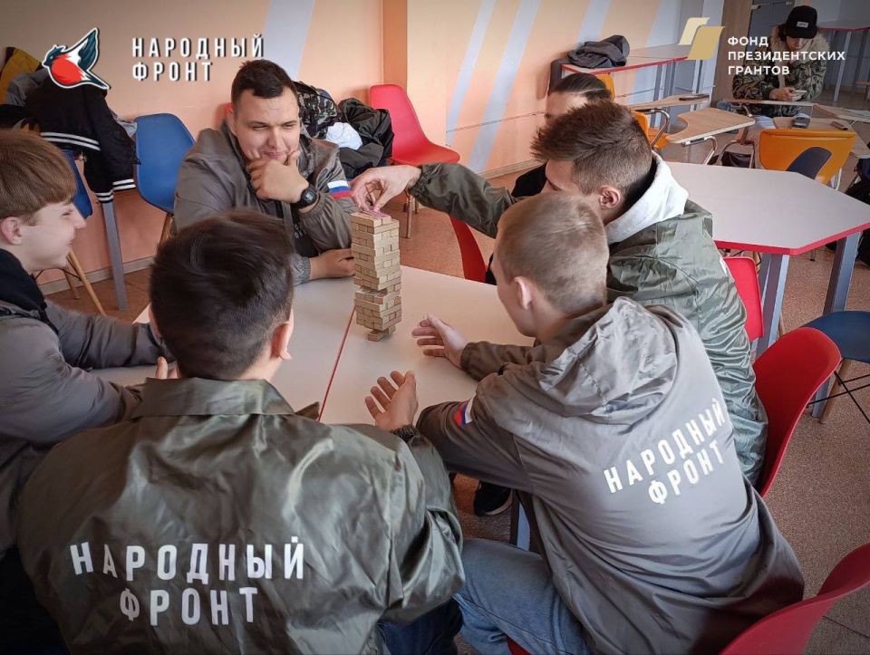 Время Дженги и общения!. Молодёжка НФ из Алчевска немного отвлеклась от дел и провела время вместе, играя в Дженгу! Важно находить свободные минутки для общения с командой, ведь именно в таких моментах мы укрепляем наши...