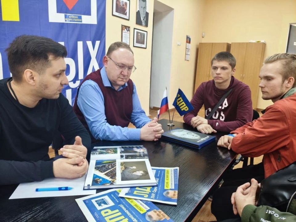 «НЕ ВРАТЬ И НЕ БОЯТЬСЯ»: уроки Жириновского для молодежи