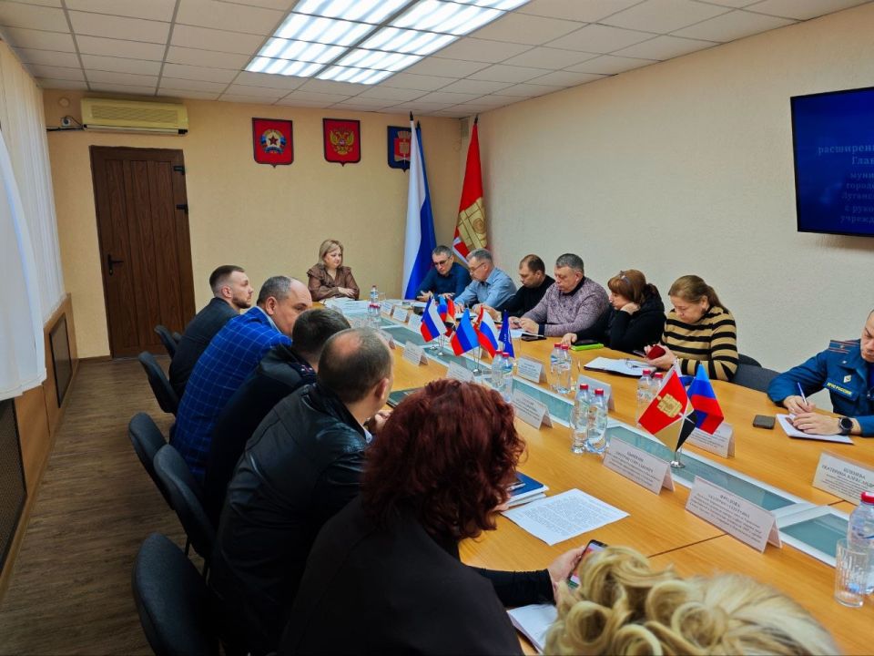 Светлана Гребенькова: Рабочую неделю начала с расширенного аппаратного совещания с руководителями предприятий и учреждений нашего города