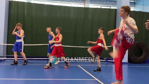 В Алчевской детско-юношеской спортивной школе № 1 состоялась открытая тренировка по кикбоксингу