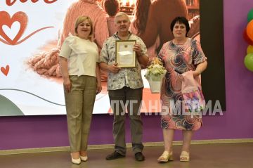 В молодежном центре города Алчевска «ПРОдвижение» состоялся фестиваль «Семейный очаг», приуроченный ко Дню семьи, любви и верности