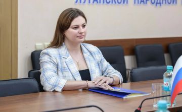 Галина Дуброва: Сегодня мы с Максимом Уваровым стали первыми, кто официально запустил процесс выдвижения в ЛНР