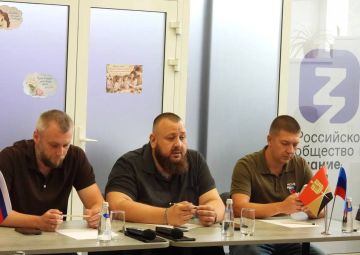 Максим Величко: На площадке Алчевского молодежного центра состоялась встреча с жителями города, в которой принял участие совместно с председателем Социального комитета Народного Совета ЛНР Иваном Санаевым