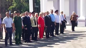 В СКВЕРЕ ДОБЛЕСТИ И СЛАВЫ ОТКРЫЛИ ОБНОВЛЁННУЮ ВХОДНУЮ ГРУППУ