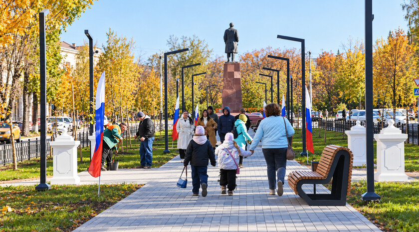 Бульвар и площадь по проспекту Ленина открылись в Алчевске после реконструкции